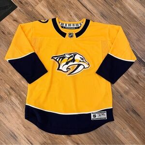 Boys Reebok NHL nashvillele predators home hockey jersey sz XL yellow sewn